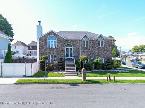Photo of 6 Mann Avenue, Staten Island, NY 10314 (MLS # 1164917)
