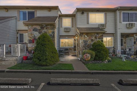 Photo of 20 Lynn Court #83, Staten Island, NY 10314 (MLS # 2602236)