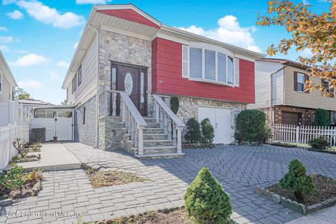 Photo of 104 Berry Avenue, Staten Island, NY 10312 (MLS # 2506098)