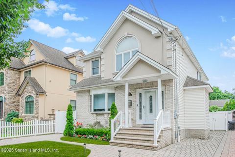 Photo of 158 Kingdom Avenue, Staten Island, NY 10312 (MLS # 2504463)