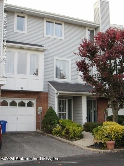 Photo of 104 Admiralty Loop, Staten Island, NY 10309 (MLS # 2402338)