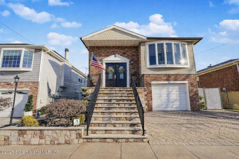 Photo of 281 Thomas Street, Staten Island, NY 10306 (MLS # 2600216)