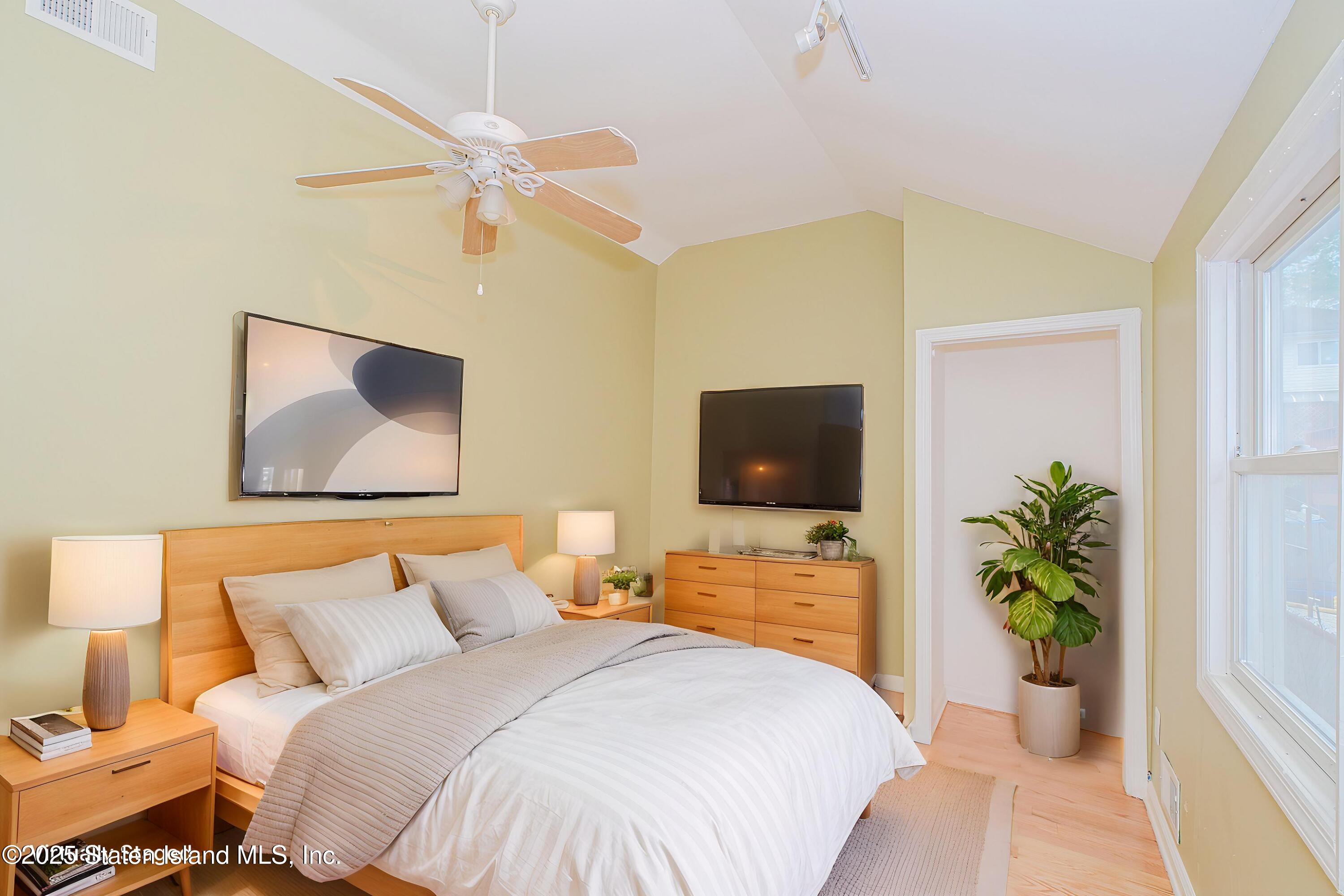 118 Baden Place, Staten Island, New York image 8