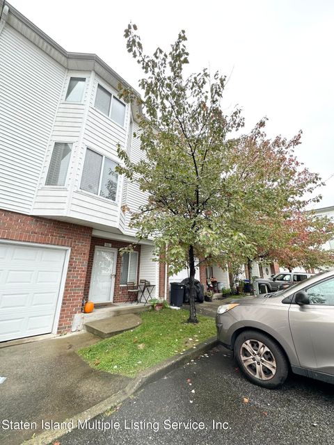 Photo of 66 Bianca Court, Staten Island, NY 10312 (MLS # 1165064)