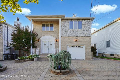 Photo of 43 Barrow Place, Staten Island, NY 10309 (MLS # 2405038)