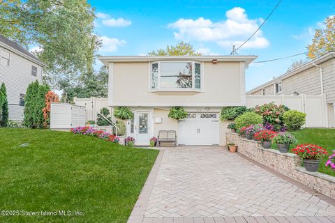 Photo of 218 Albee Avenue, Staten Island, NY 10312 (MLS # 2505853)