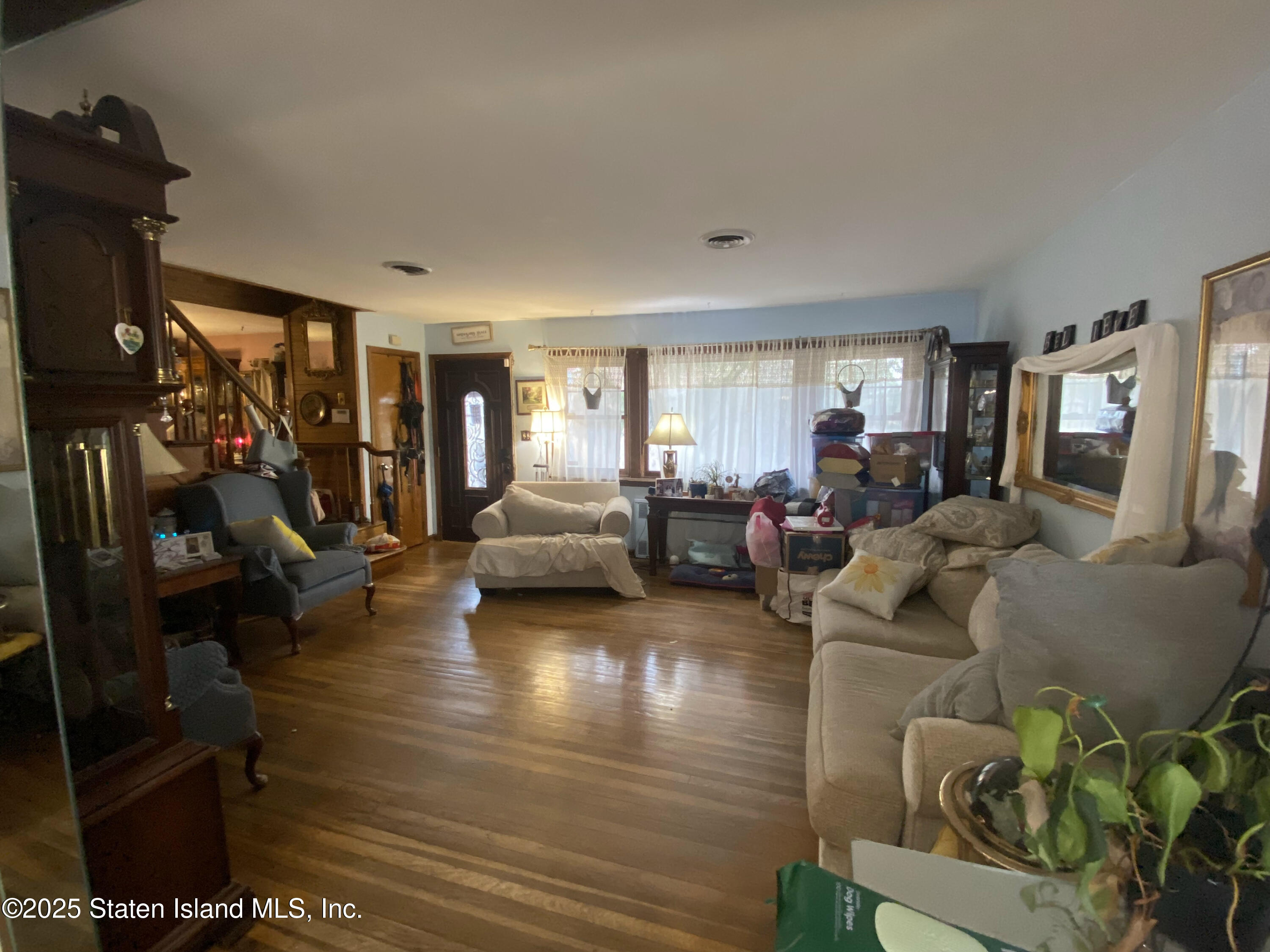 946 Drumgoole Road, Staten Island, New York image 6