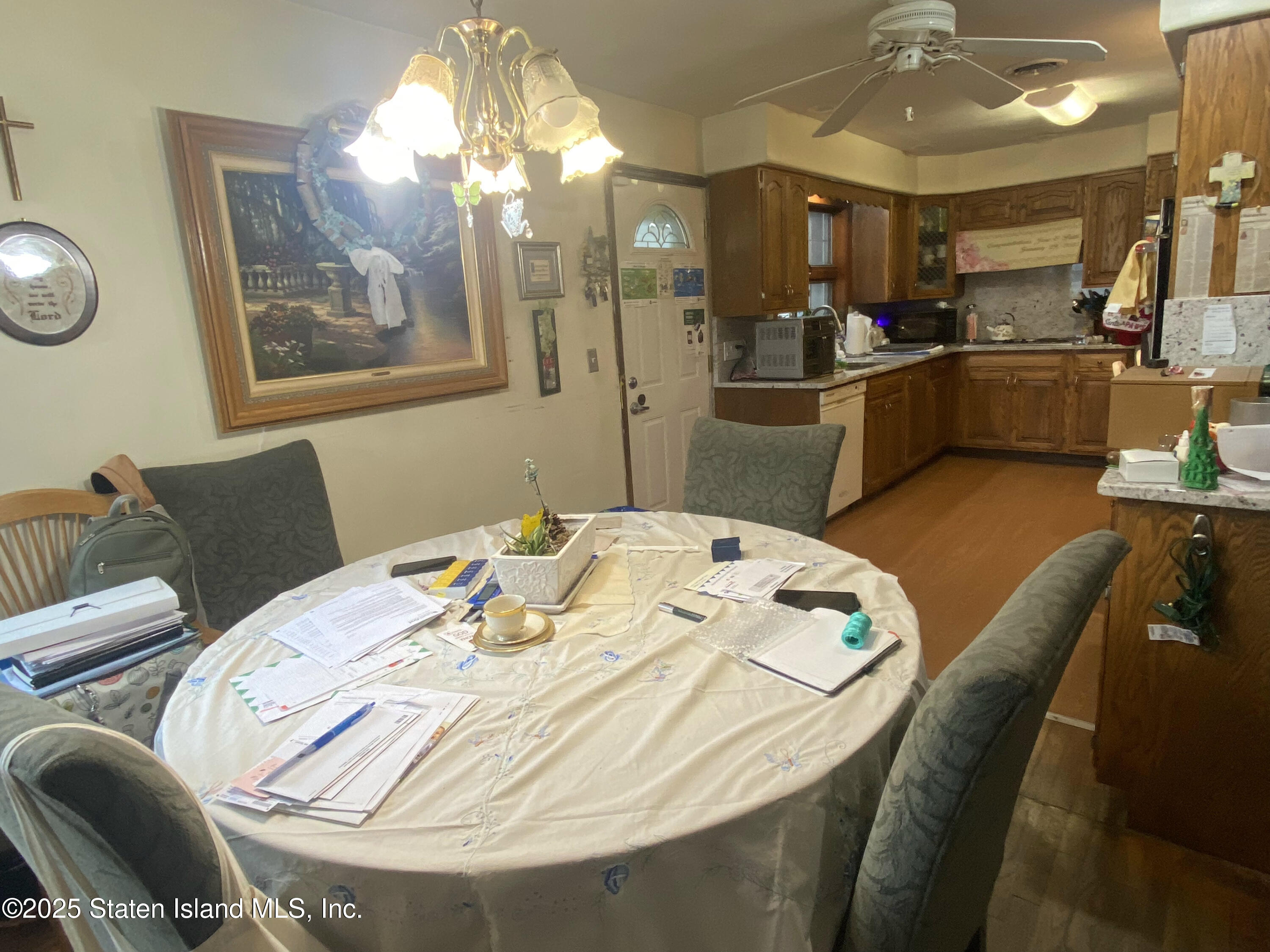 946 Drumgoole Road, Staten Island, New York image 8