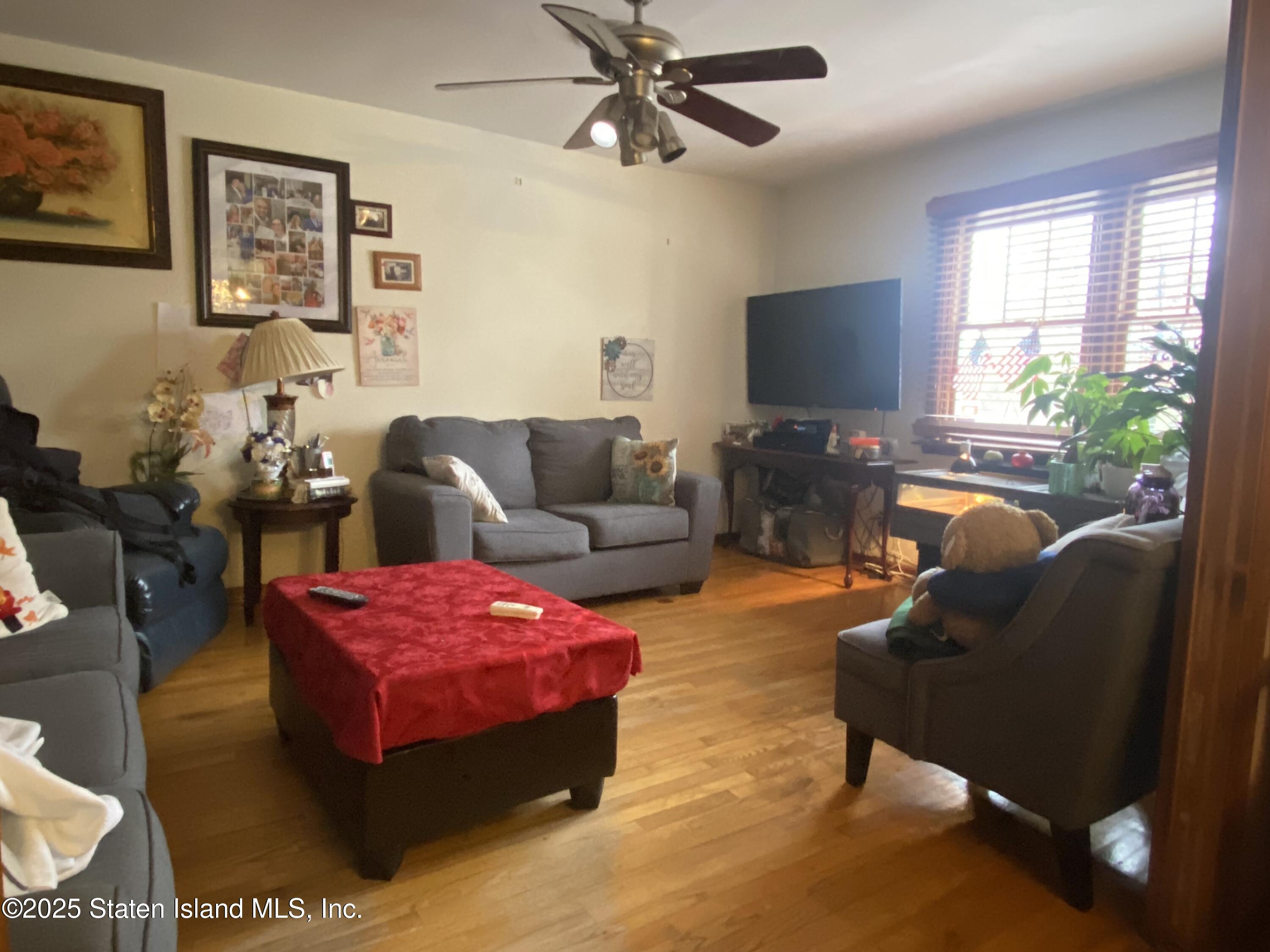 946 Drumgoole Road, Staten Island, New York image 11