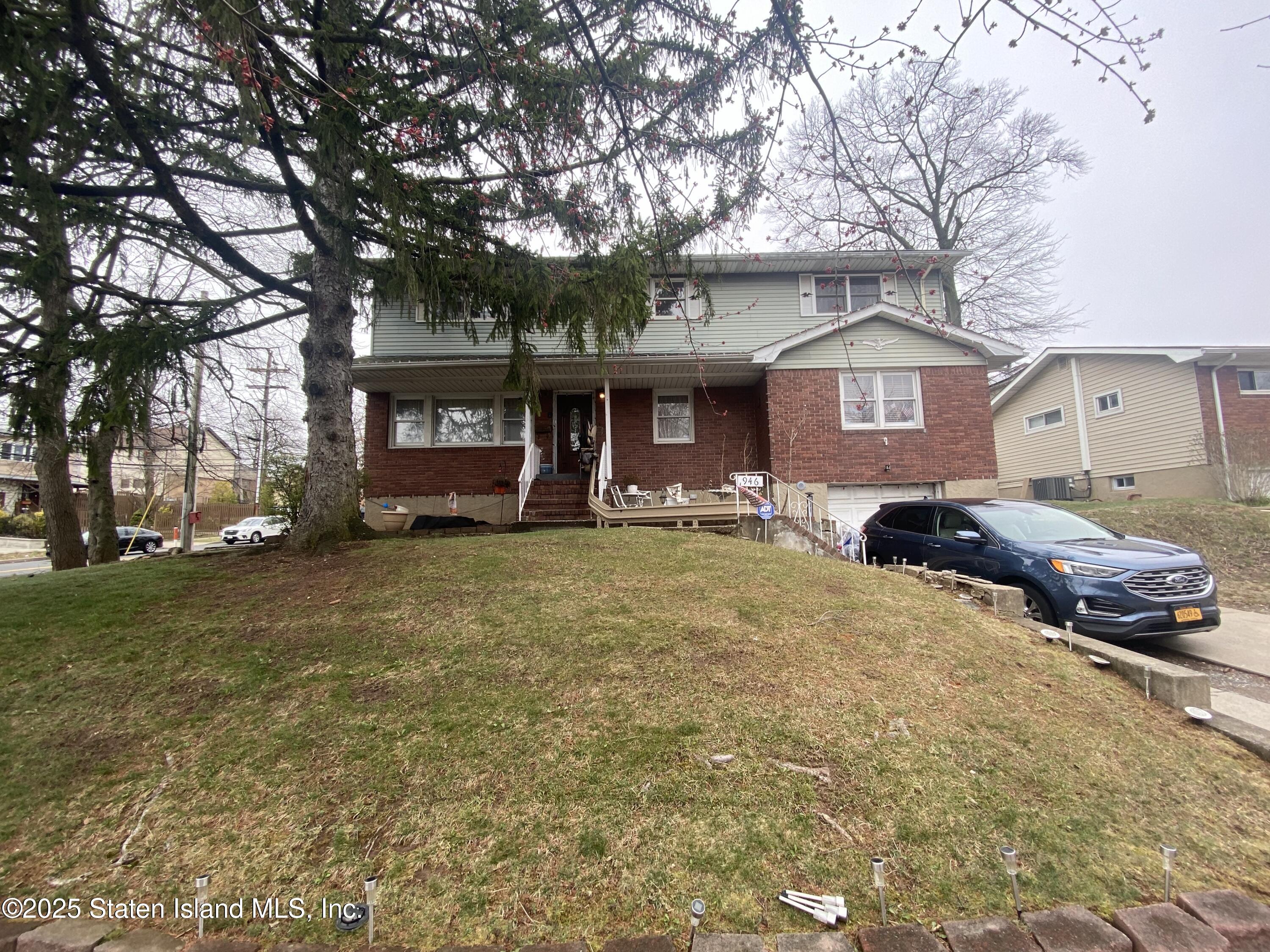 946 Drumgoole Road, Staten Island, New York image 1