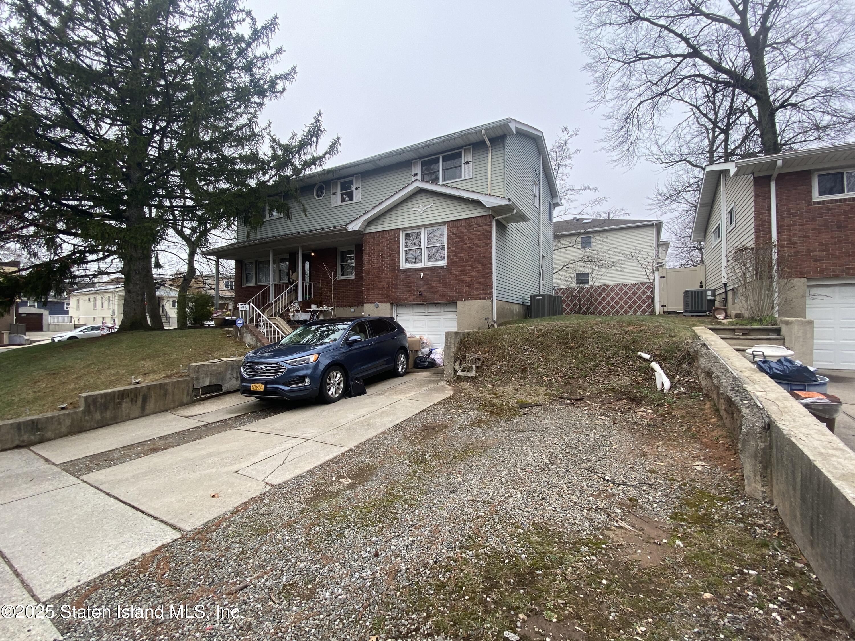 946 Drumgoole Road, Staten Island, New York image 5