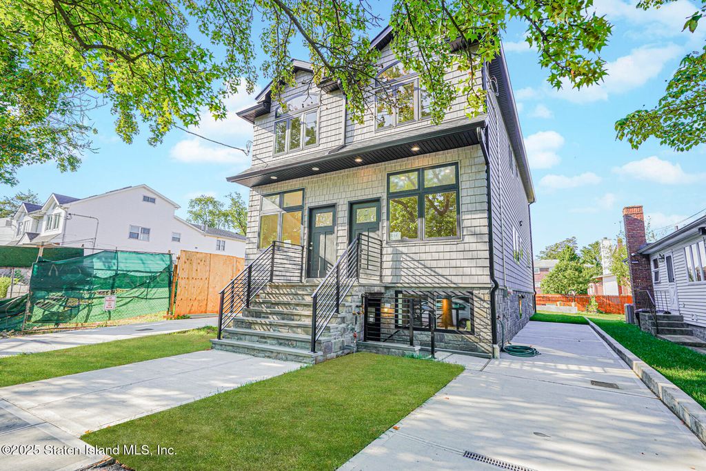 Photo of 418 Alter Avenue, Staten Island, NY 10305 (MLS # 2506559)