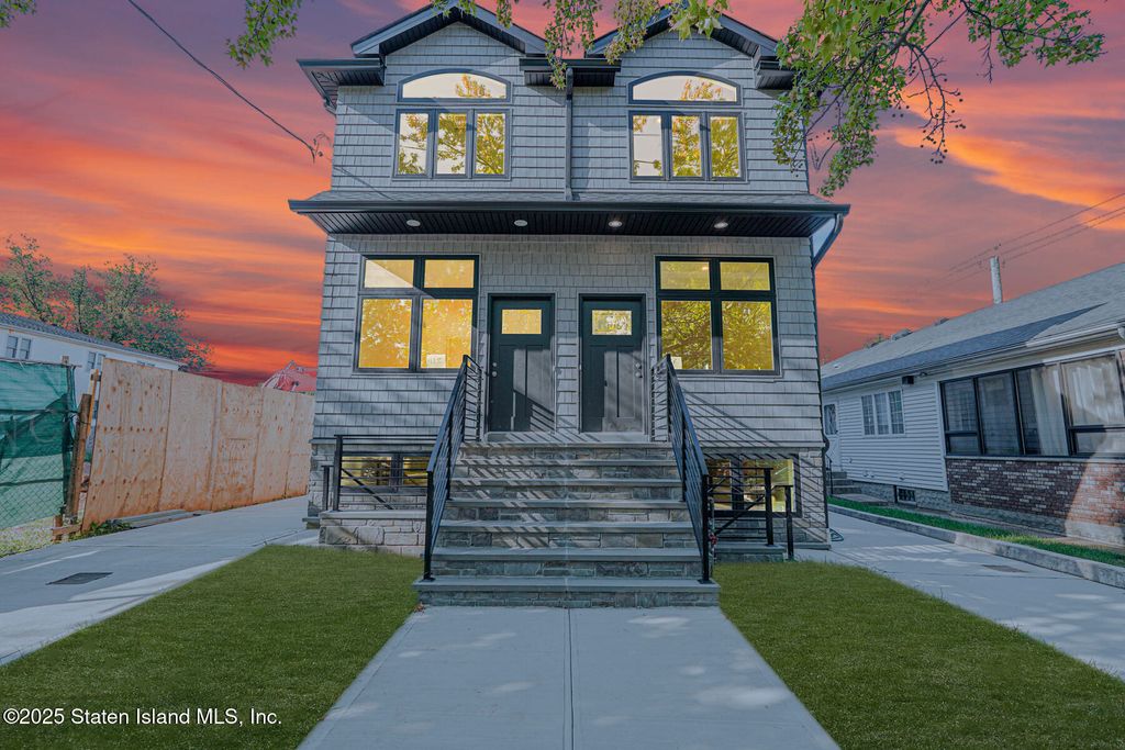 Photo of 418 Alter Avenue, Staten Island, NY 10305 (MLS # 2506559)