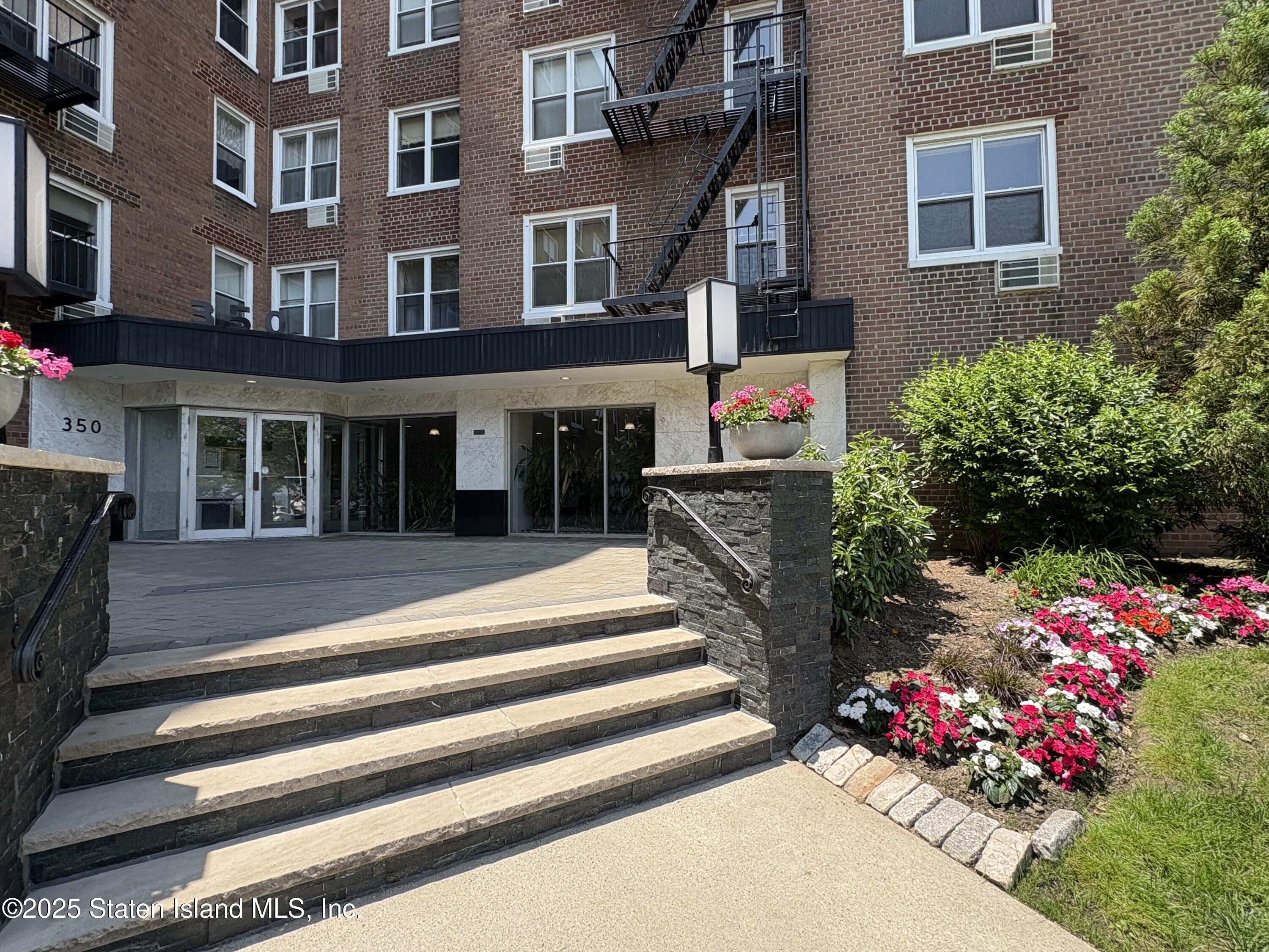 350 Richmond Terrace #7F, Staten Island, New York image 3
