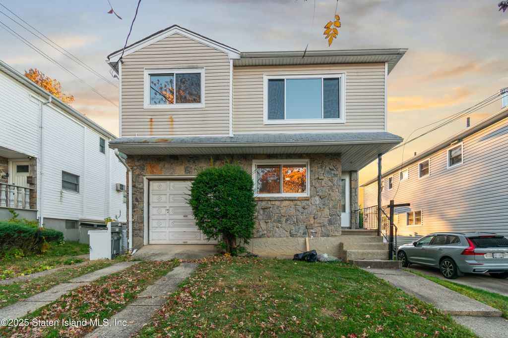 Photo of 206 Quinlan Avenue, Staten Island, NY 10314 (MLS # 2506388)