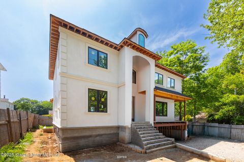 Photo of 16 Boyle Place, Staten Island, NY 10306 (MLS # 2504469)