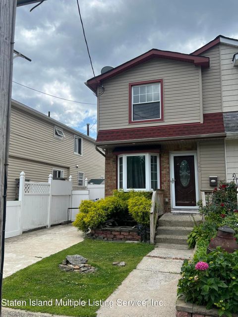 Photo of 460 Hunter Avenue, Staten Island, NY 10306 (MLS # 1162639)