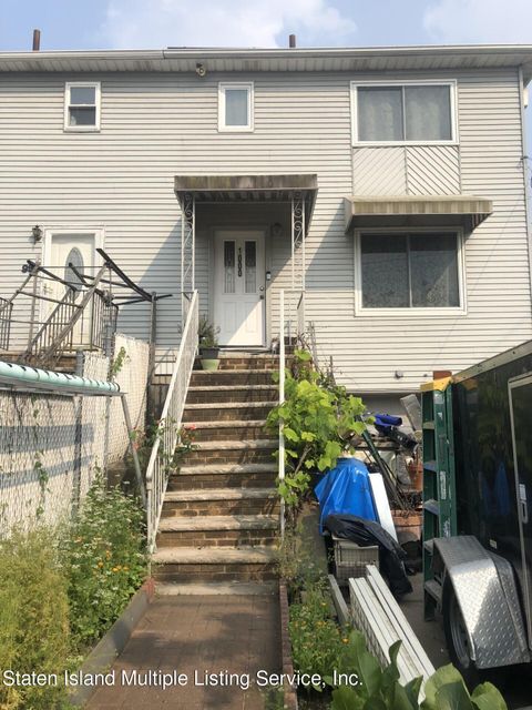 Photo of 1000 Olympia Boulevard, Staten Island, NY 10306 (MLS # 1162866)
