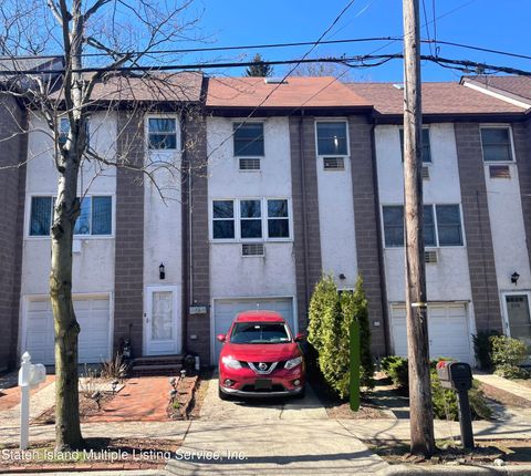 Photo of 210 Ward Ave Ave, Staten Island, NY 10304 (MLS # 2400236)