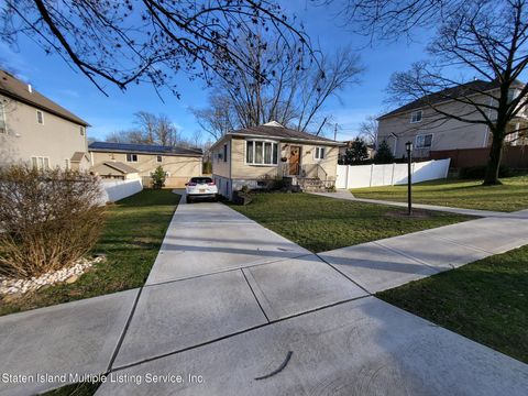 Photo of 210 Edgegrove Avenue, Staten Island, NY 10312 (MLS # 1160924)