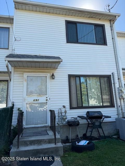 Photo of 691 Elbe Avenue, Staten Island, NY 10304 (MLS # 2505917)