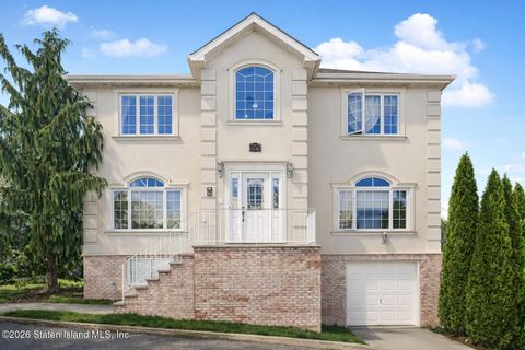 Photo of 90 Latourette Street, Staten Island, NY 10309 (MLS # 2601891)