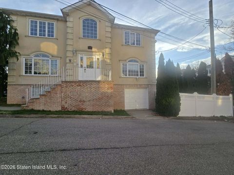 Photo of 90 Latourette Street, Staten Island, NY 10309 (MLS # 2601891)