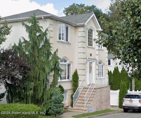 Photo of 90 Latourette Street, Staten Island, NY 10309 (MLS # 2601891)