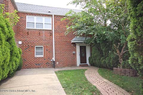 Townhouse For Sale - 87 Comstock Avenue<br/> Staten Island, NY 10314