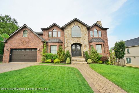 Photo of 62 Copperleaf Terrace, Staten Island, NY 10304 (MLS # 1159490)