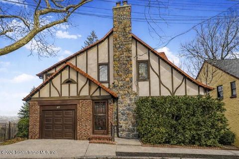 Homes For Sale - 27 Fort Hill Circle<br/> Richmond County, Staten Island, NY 10301