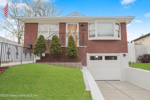 Photo of 74 Ravenhurst Avenue, Staten Island, NY 10310 (MLS # 2500191)