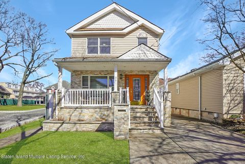 Photo of 35 Sprague Avenue, Staten Island, NY 10307 (MLS # 1160802)