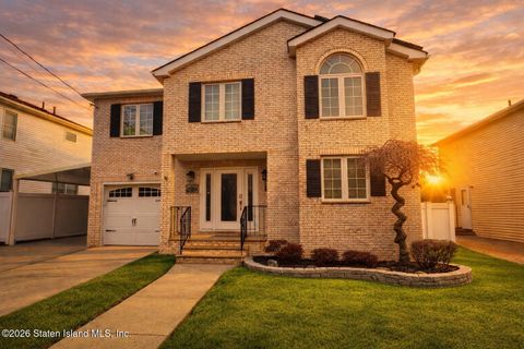 Photo of 471 Main Street, Staten Island, NY 10307 (MLS # 2600593)