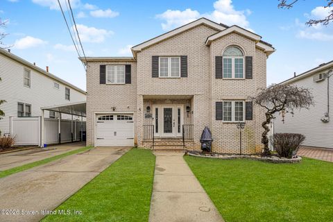 Photo of 471 Main Street, Staten Island, NY 10307 (MLS # 2600593)
