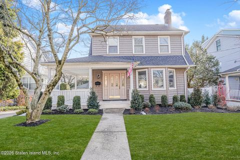 Photo of 72 Theresa Place, Staten Island, NY 10301 (MLS # 2600173)