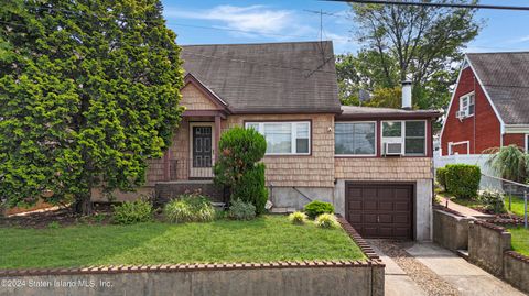 Photo of 142 Craig Avenue, Staten Island, NY 10307 (MLS # 2404022)