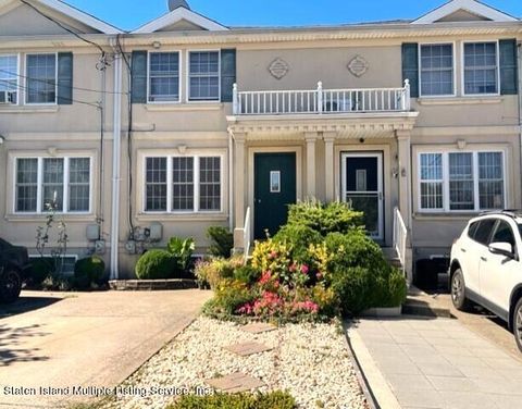Photo of 590 Oder Avenue, Staten Island, NY 10304 (MLS # 1157778)