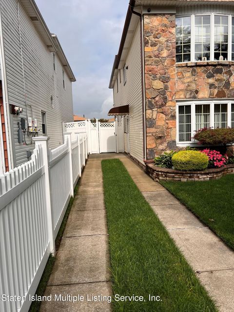 Photo of 12 Gadsen Place, Staten Island, NY 10314 (MLS # 1157582)