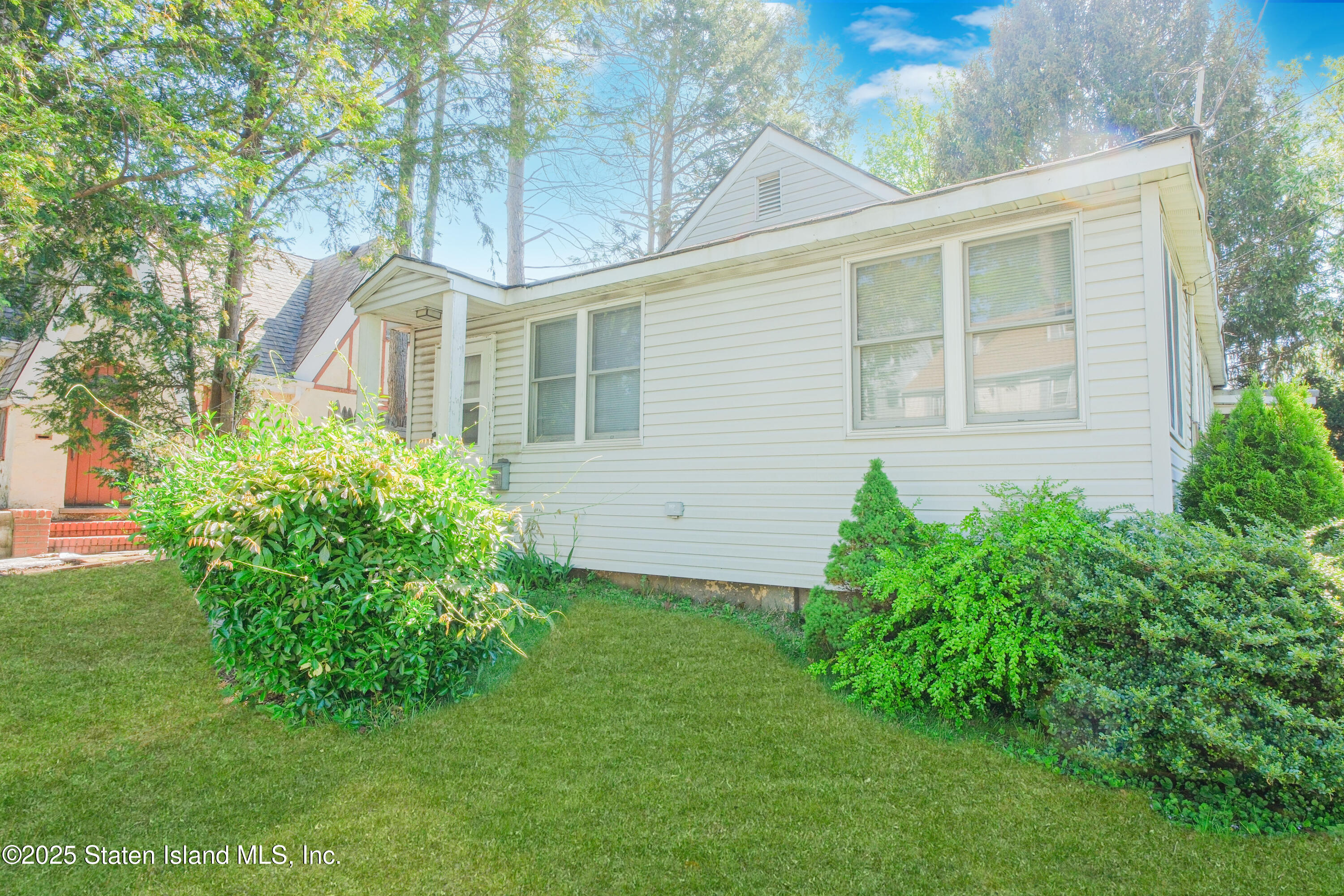 249 Lindenwood Road, Staten Island, New York image 4
