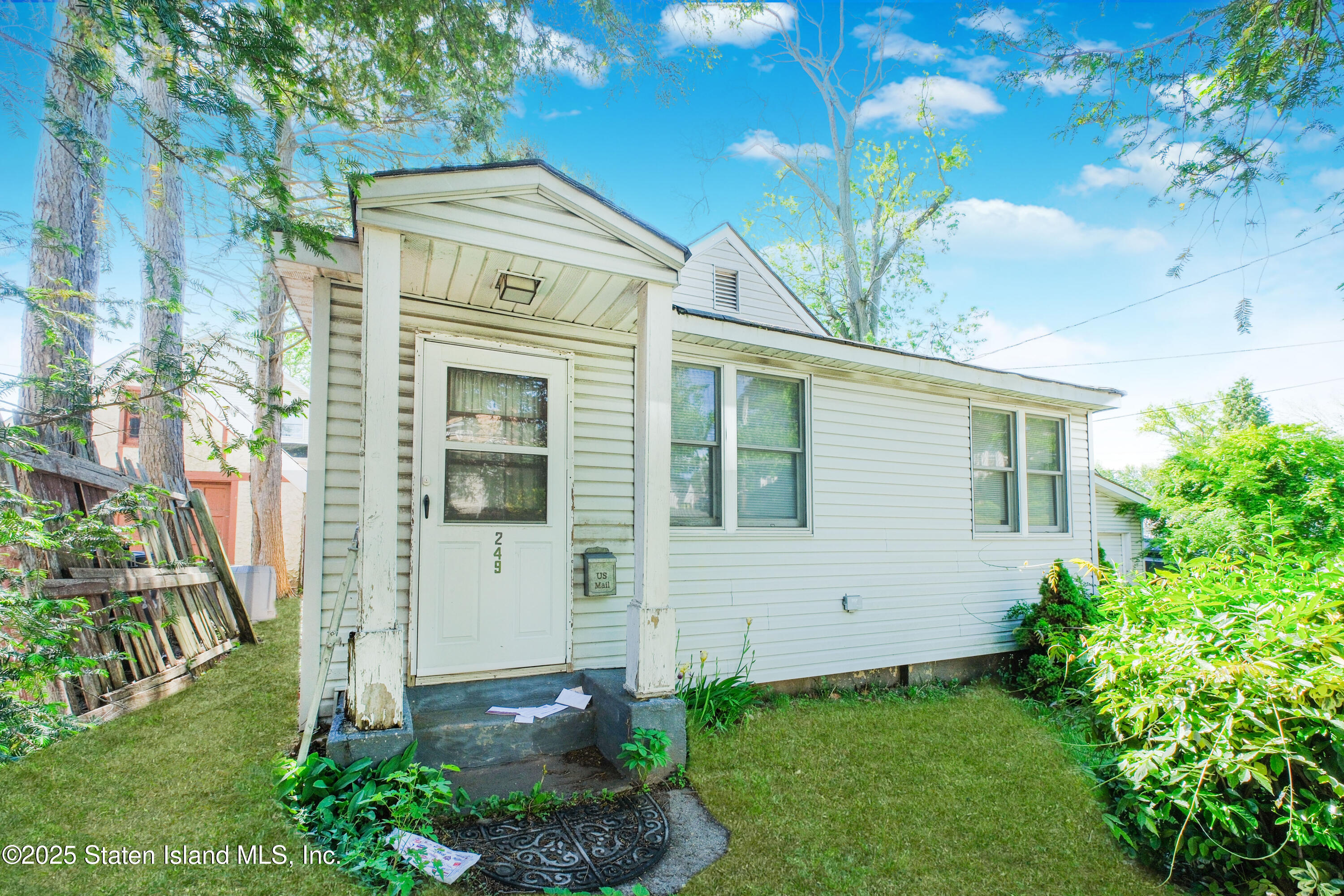 249 Lindenwood Road, Staten Island, New York image 2