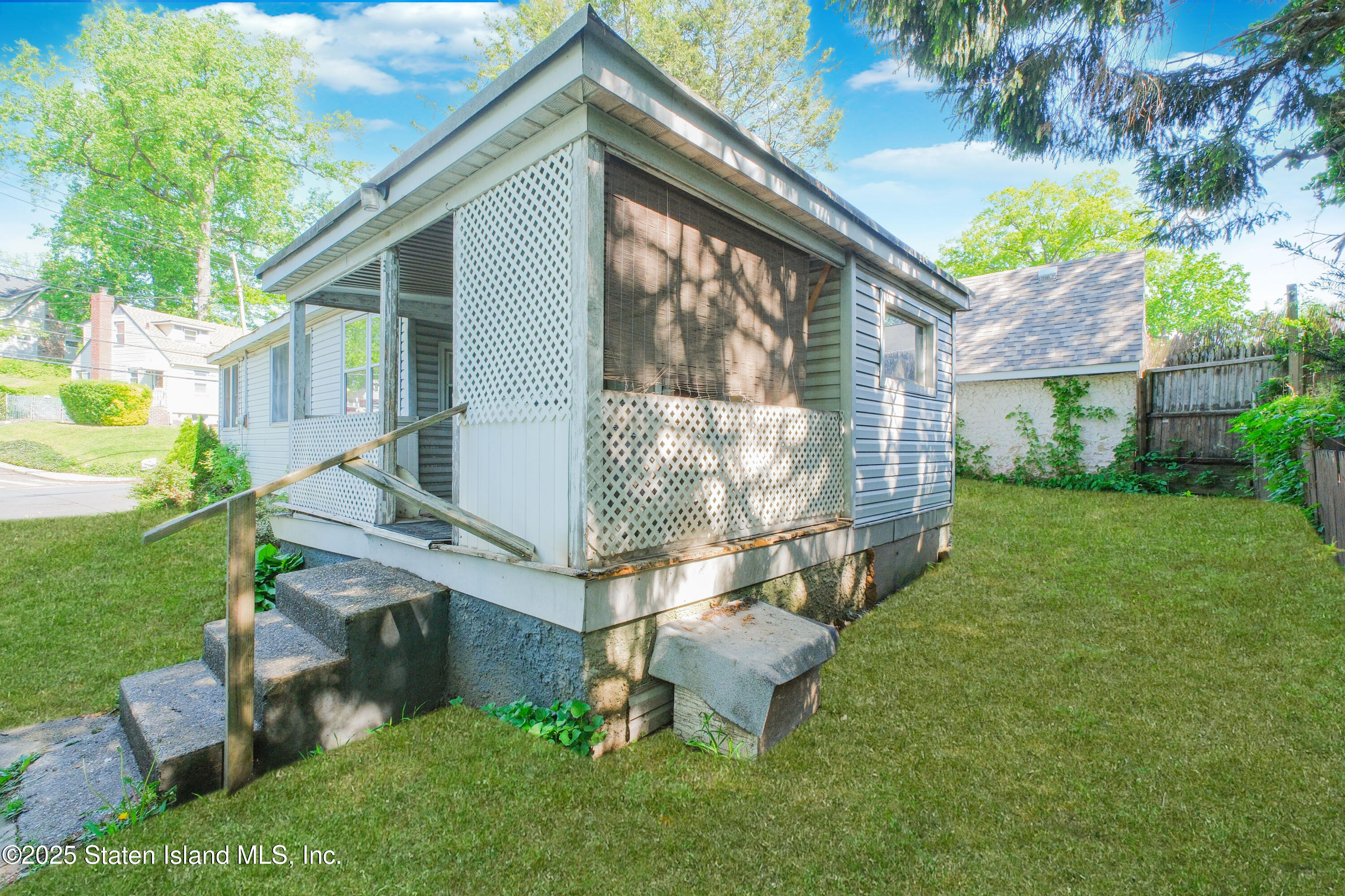 249 Lindenwood Road, Staten Island, New York image 17