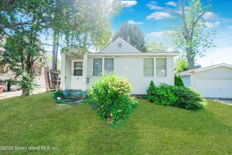 Photo of 249 Lindenwood Road, Staten Island, NY 10308 (MLS # 2502600)