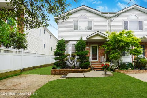 Photo of 342 Loretto Street, Staten Island, NY 10307 (MLS # 2402892)