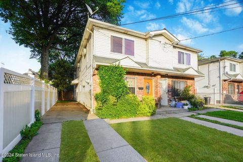 Photo of 109 Elm Street, Staten Island, NY 10310 (MLS # 2404225)