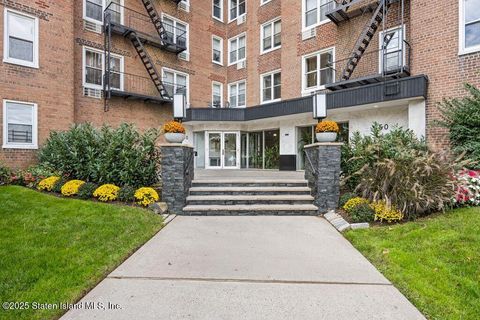Photo of 350 Richmond Terrace #1r, Staten Island, NY 10301 (MLS # 2506292)