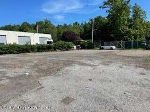 Photo of 43 Englewood Avenue, Staten Island, NY 10309 (MLS # 1161438)