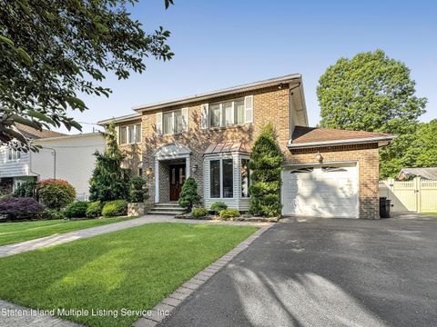 Photo of 212 Kingdom Avenue, Staten Island, NY 10312 (MLS # 1162195)