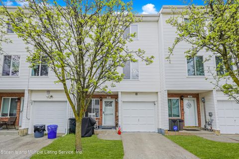 Photo of 287 Aspen Knolls Way, Staten Island, NY 10312 (MLS # 2401574)