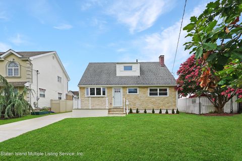 Photo of 10 Hales Avenue, Staten Island, NY 10312 (MLS # 1163834)